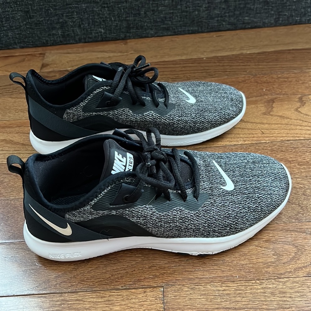Women’s Nike Flex TR9 Black & White Size 7.5 - Picture 6 of 8